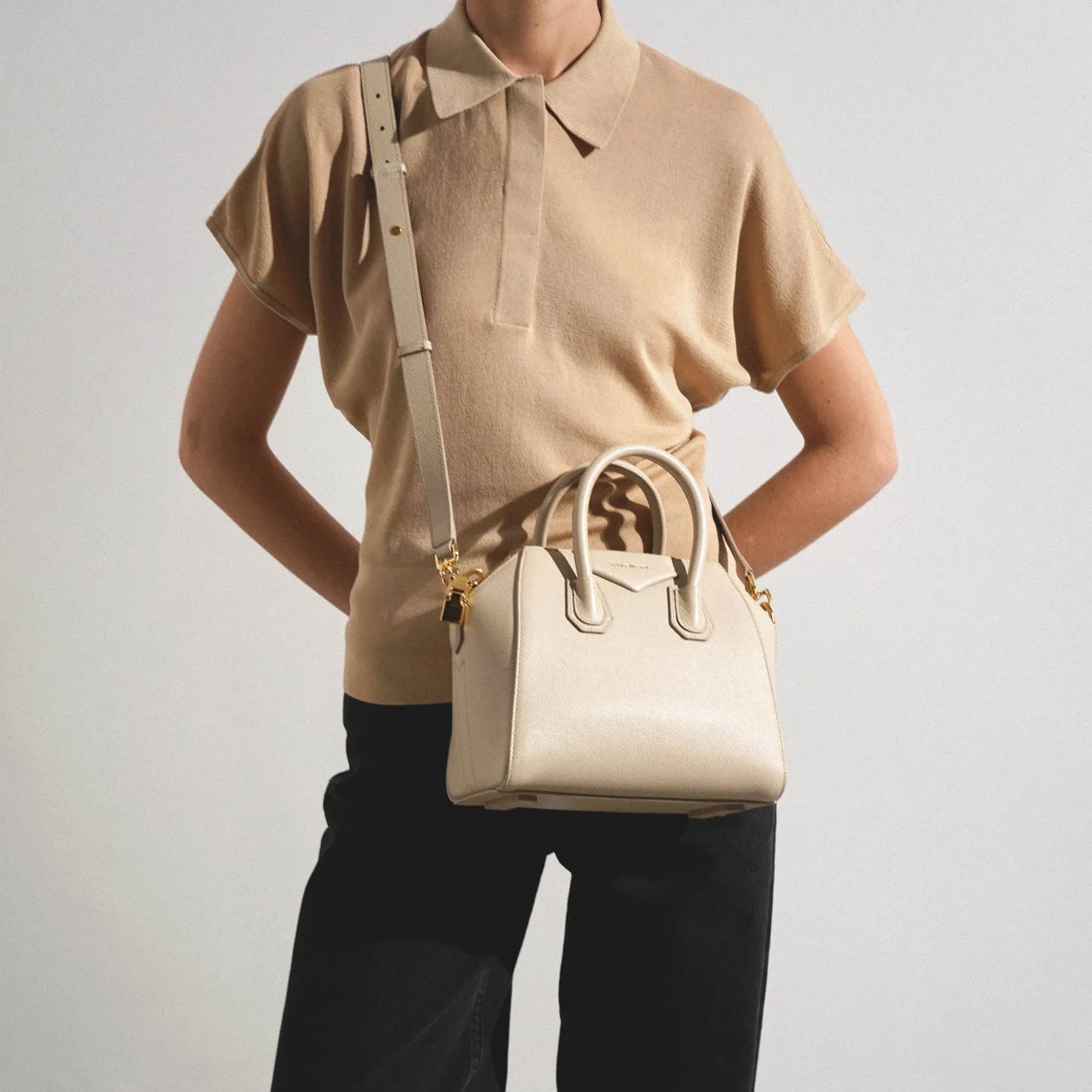 Antigona mini beige bag