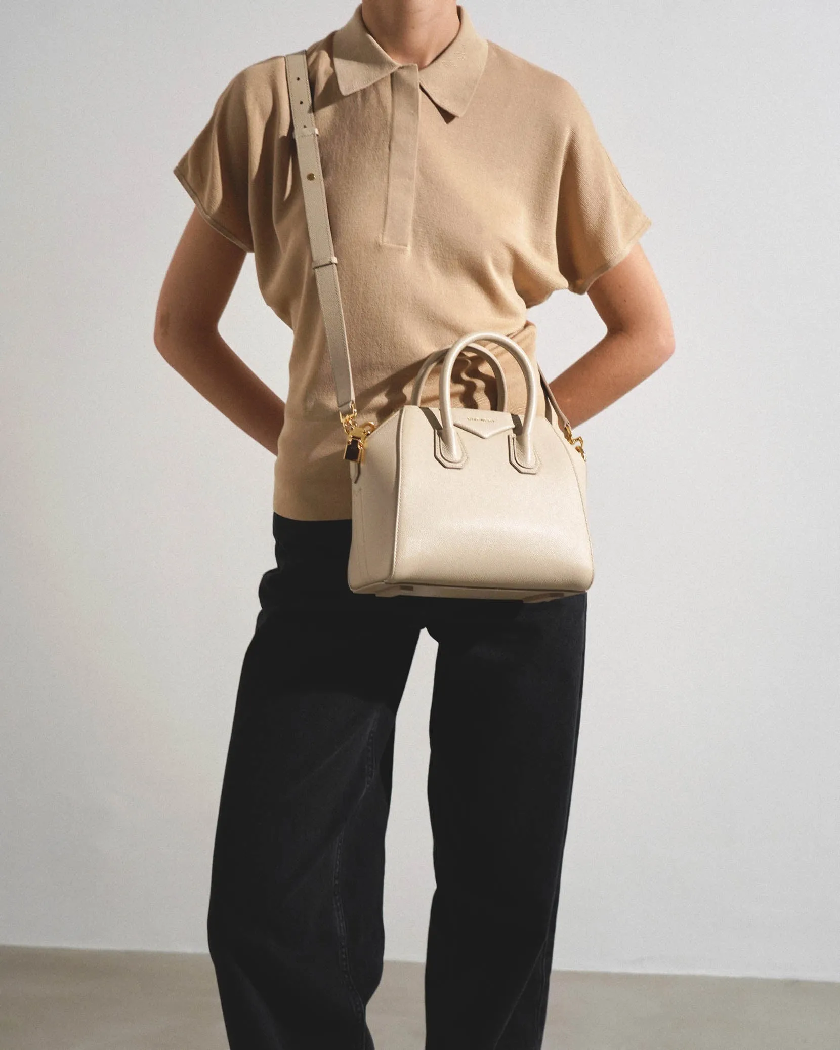 Antigona mini beige bag