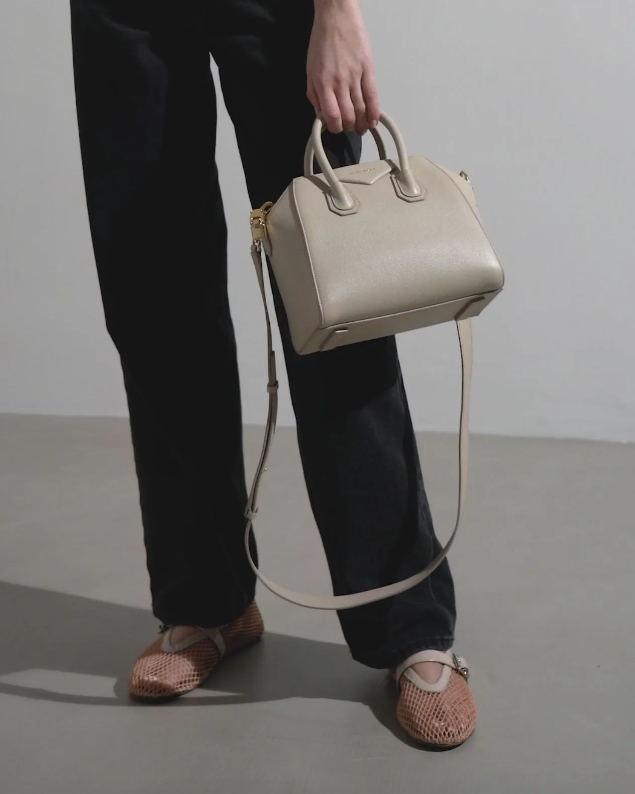 Antigona mini beige bag