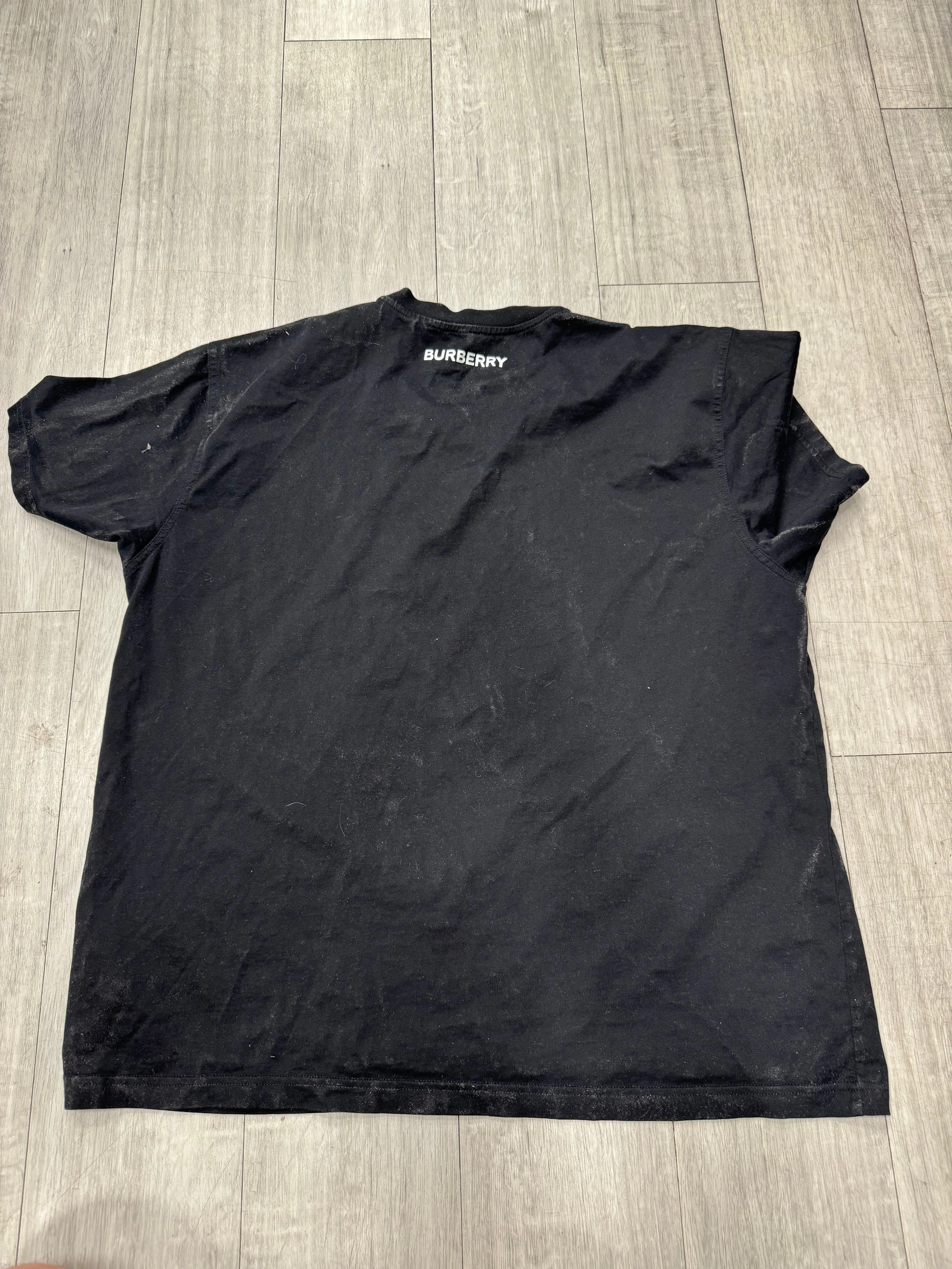 Burberry T-shirt Size Large 871