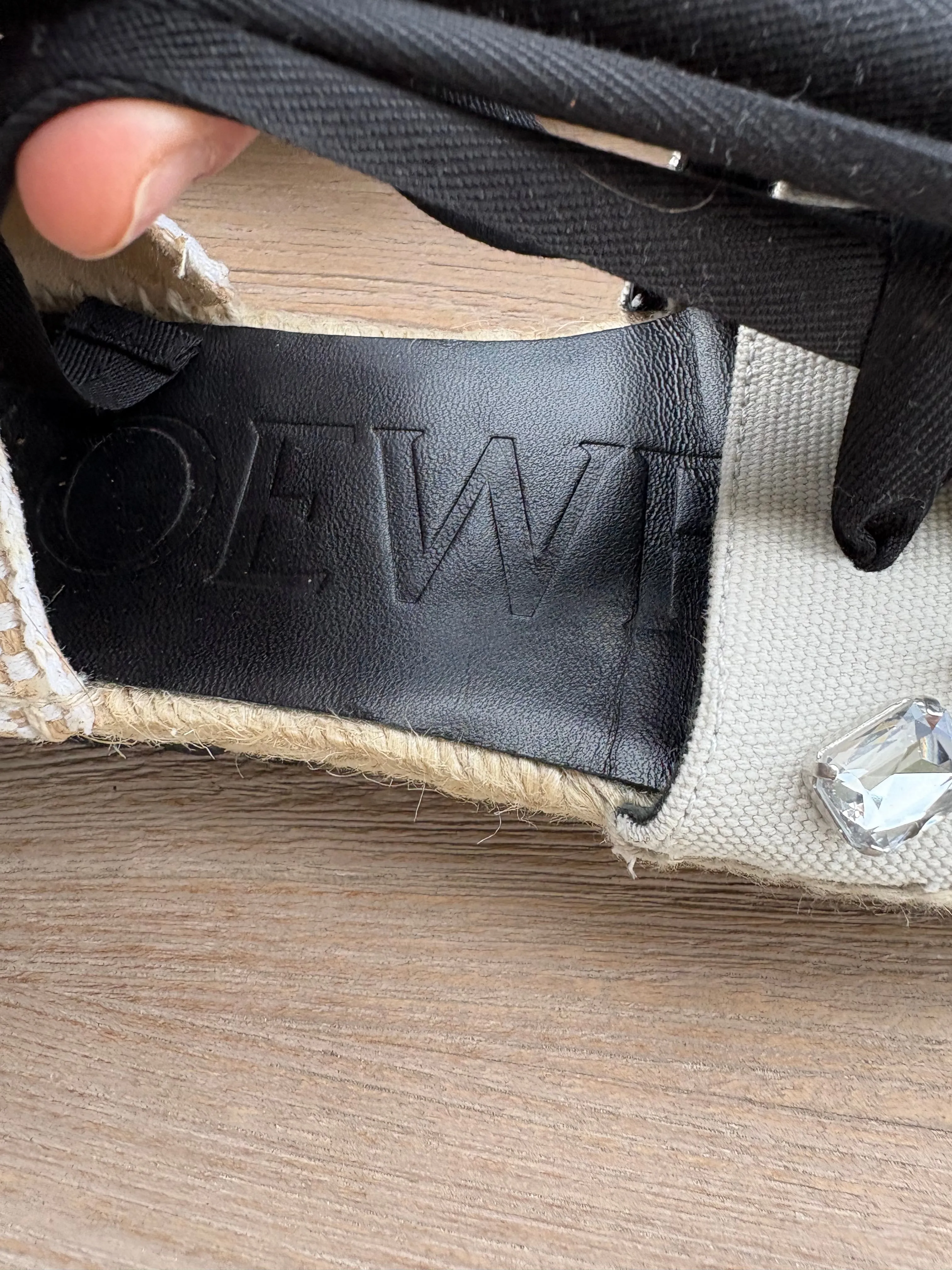 LOEWE. Alpargata detalle pedrería. T 39