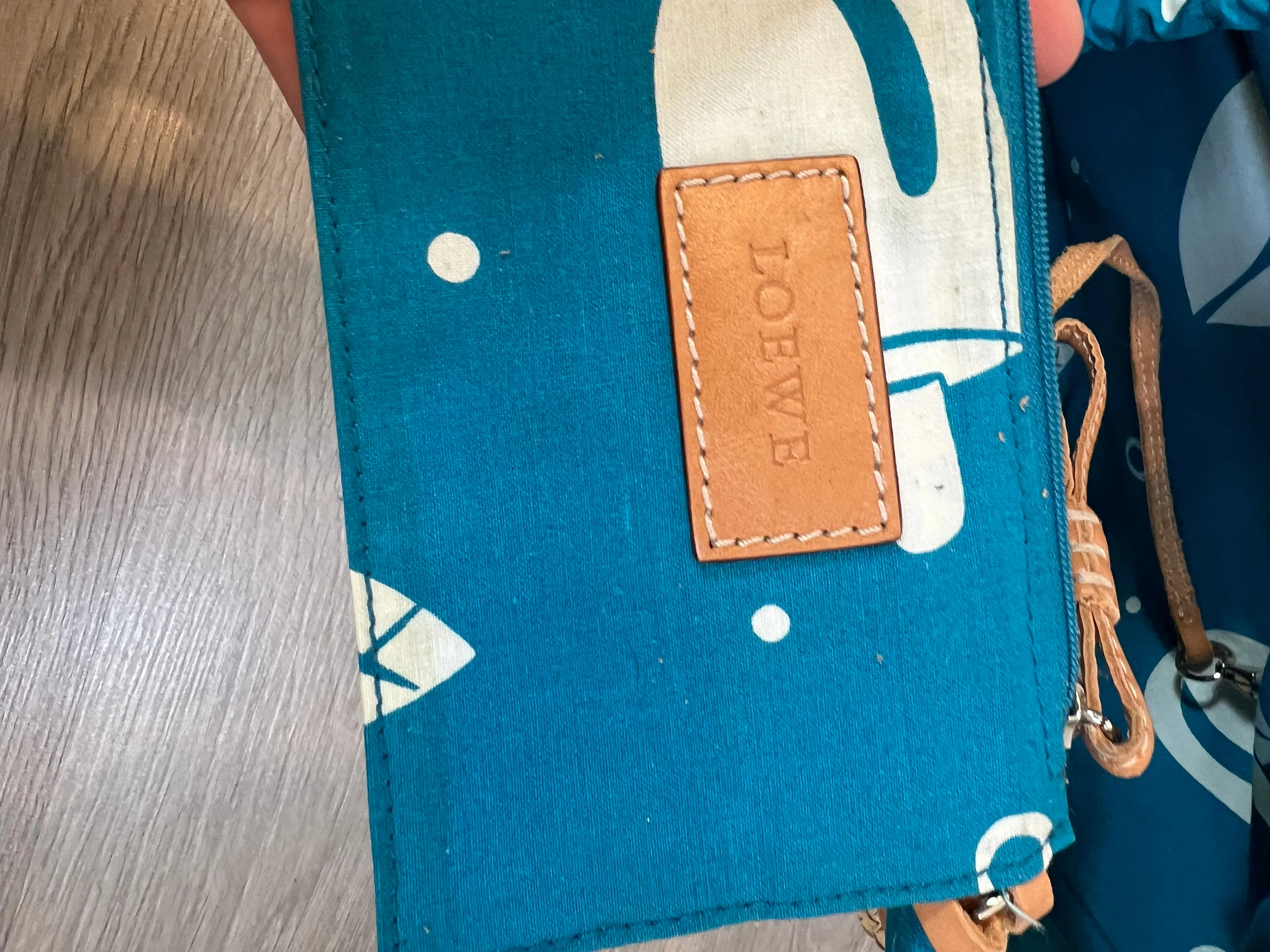 LOEWE. Capazos detalles en piel