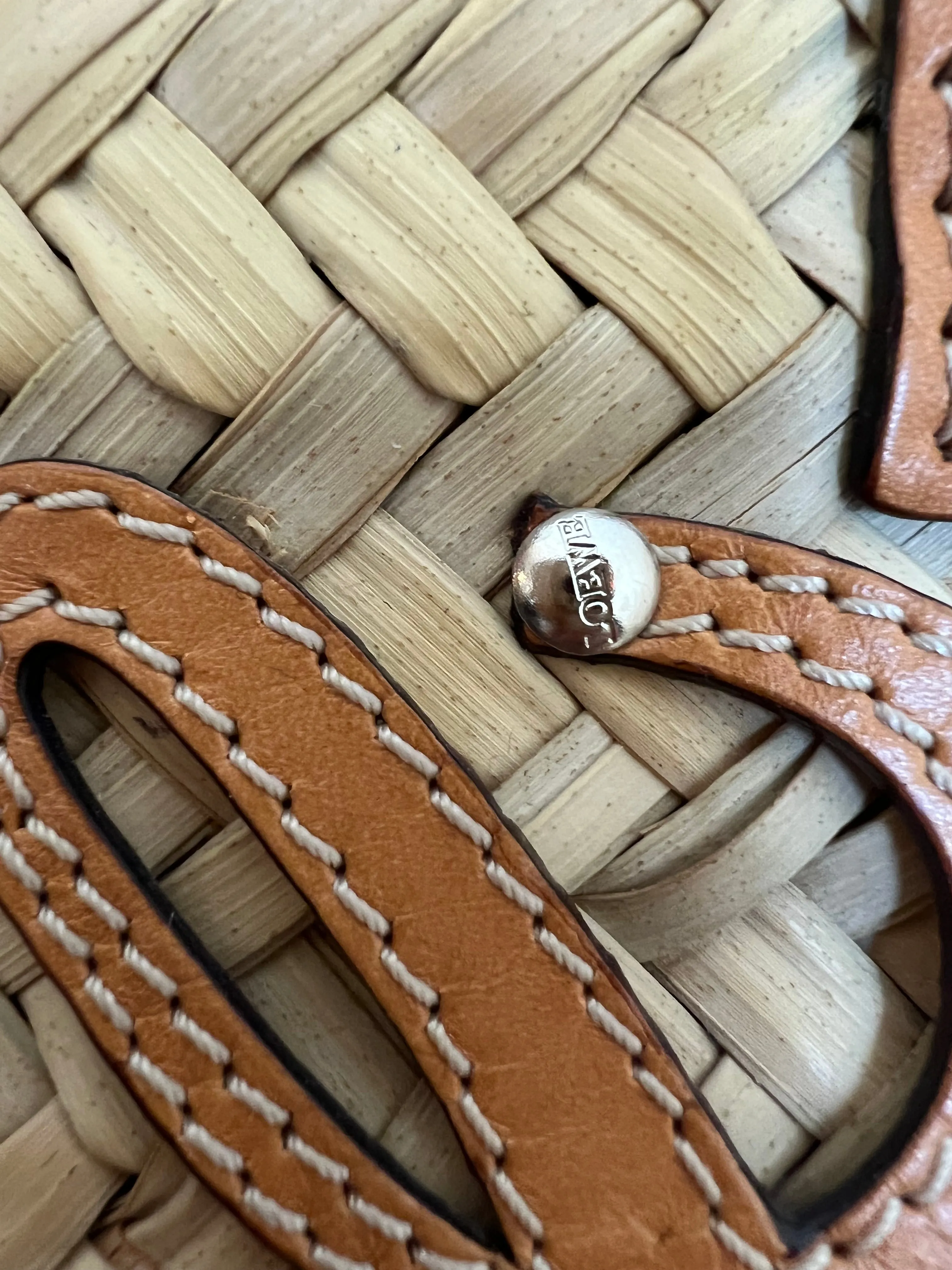 LOEWE. Capazos detalles en piel