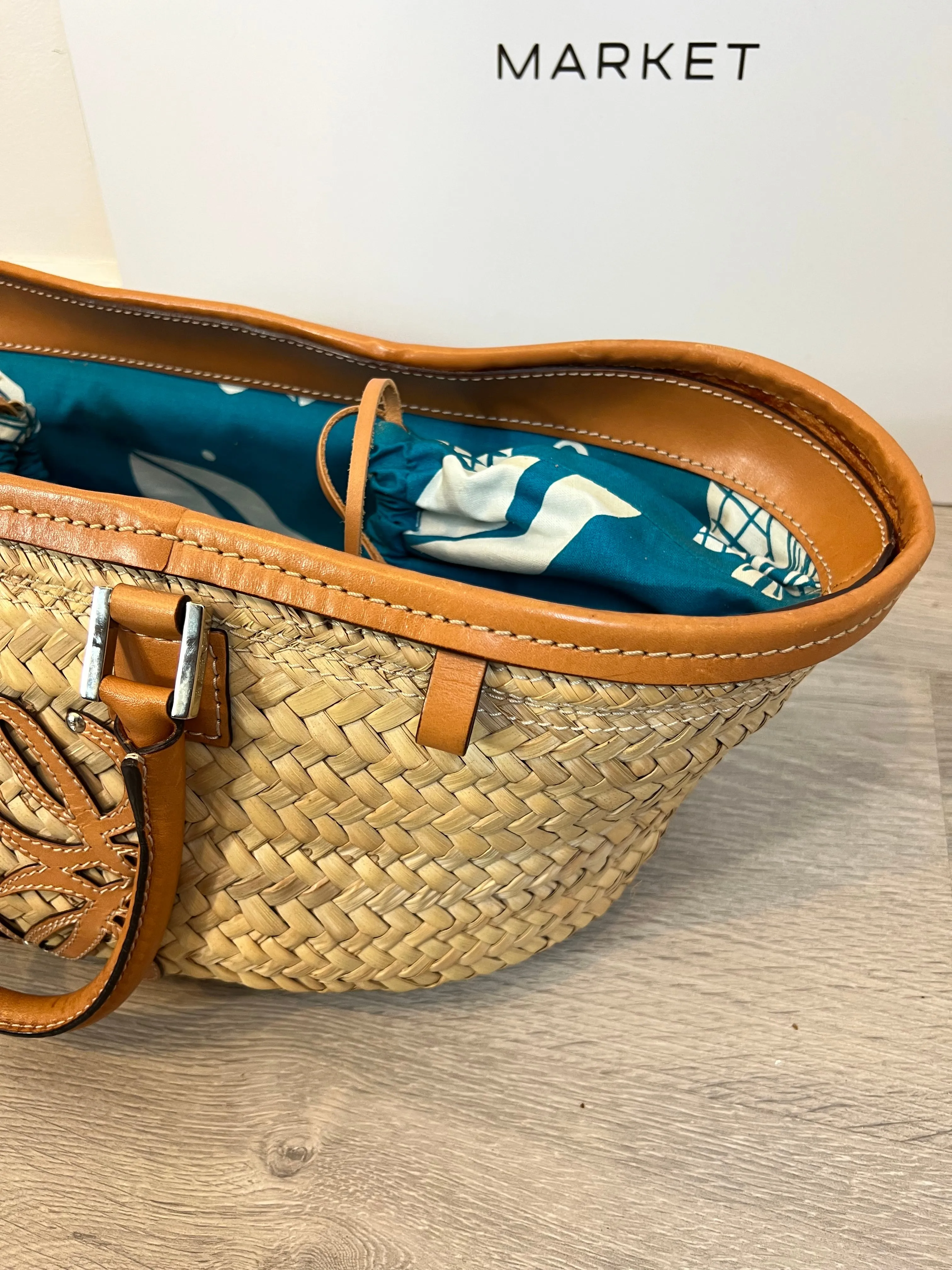 LOEWE. Capazos detalles en piel