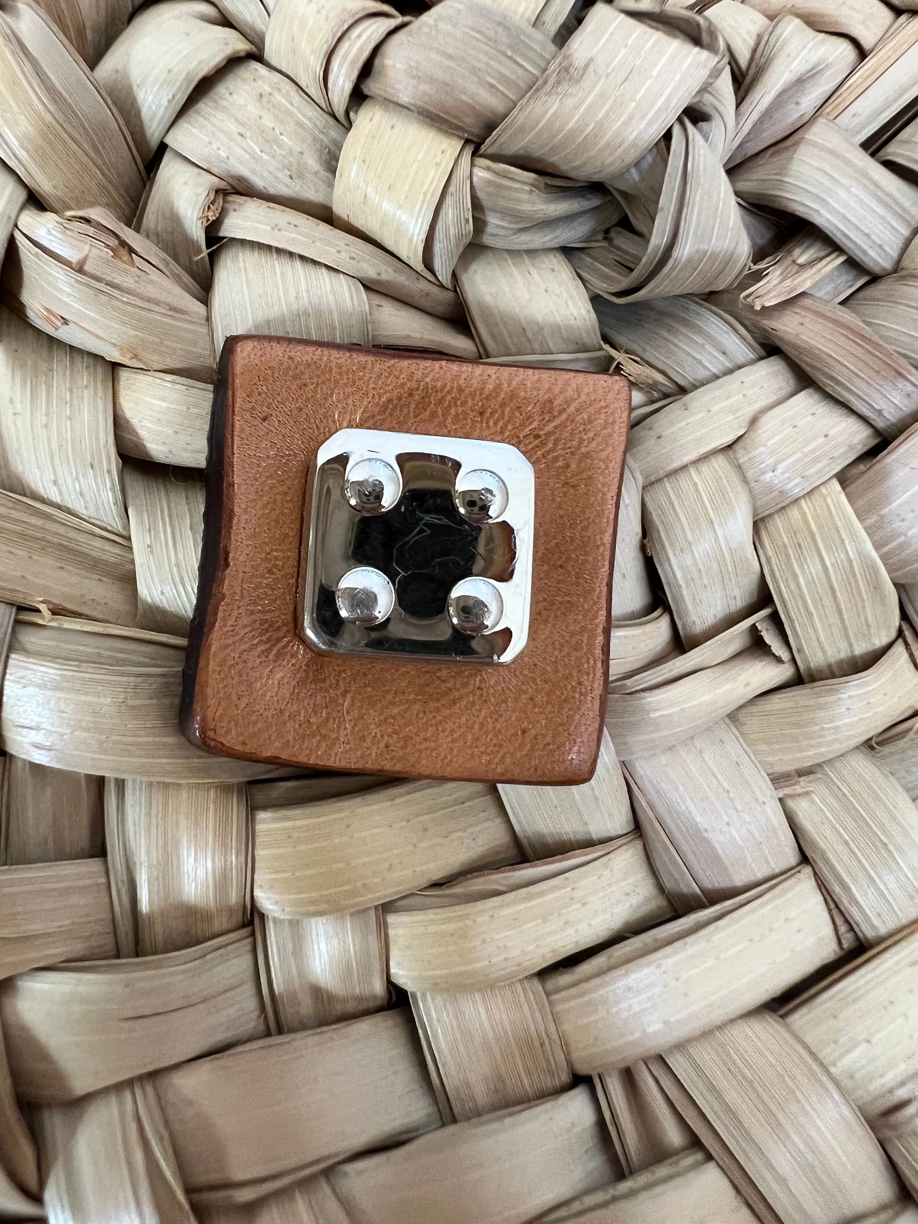 LOEWE. Capazos detalles en piel