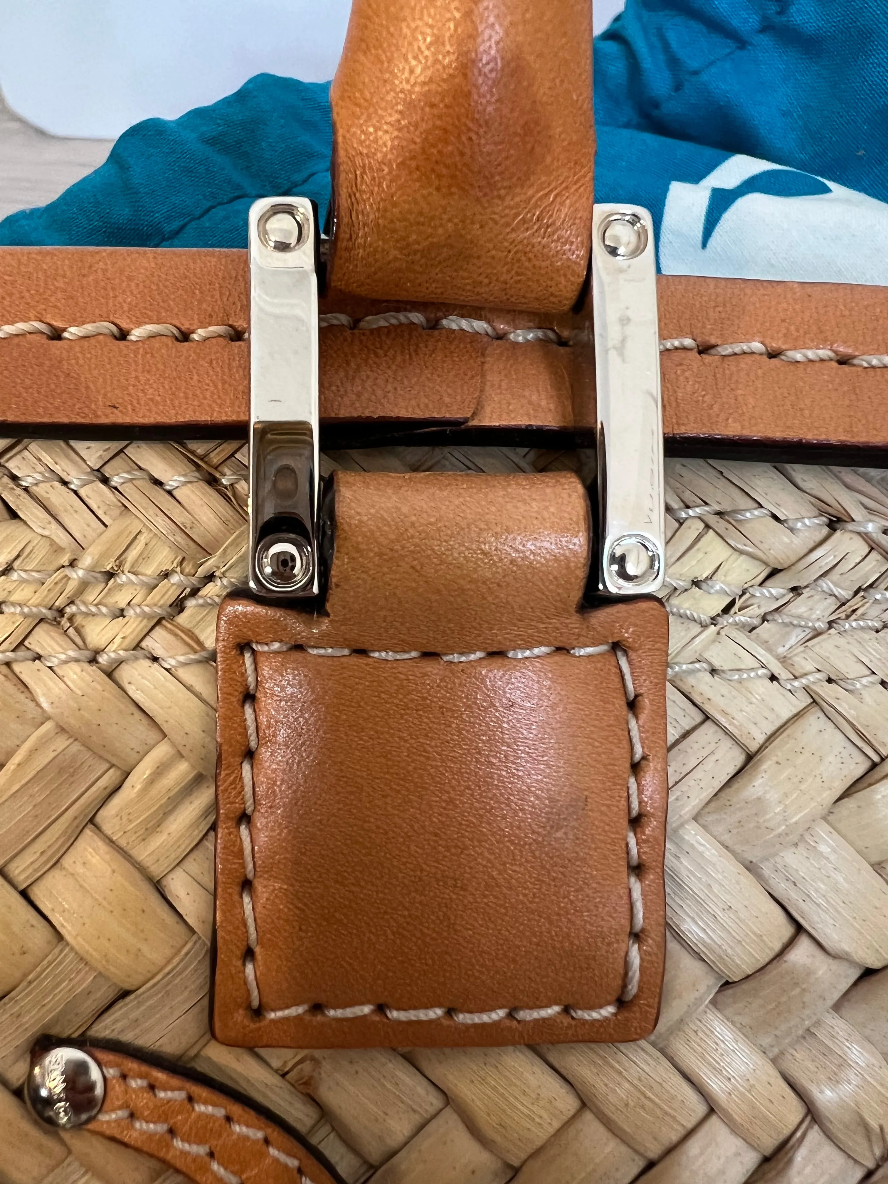 LOEWE. Capazos detalles en piel